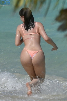 Kylie-Jenner-Butt-Pics-3-768x1152