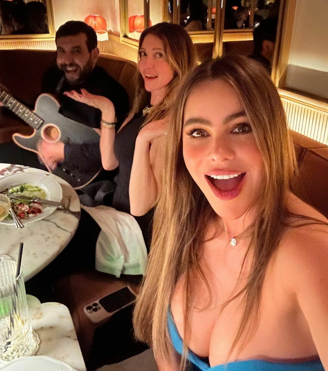 Sofia Vergara shows boobs in selfie