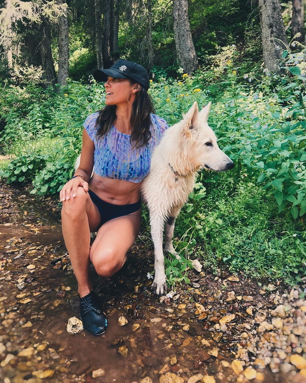 Daniela Ruah poses outdoors exposing sexy legs in shorts