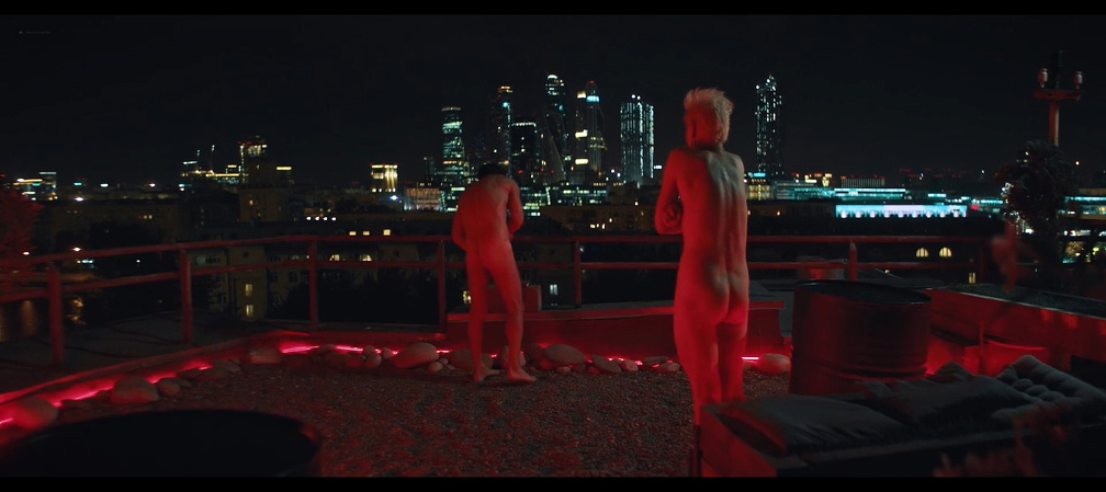 Nadezhda Ivanova shows her naked ass on a rooft top